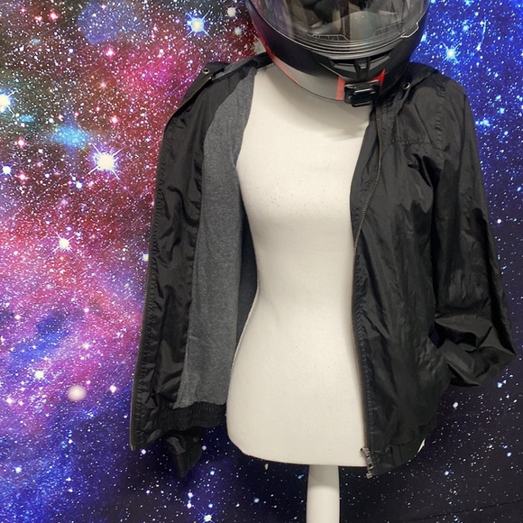 Zine | M | Sleek Black Windbreaker Jacket - Picture 3 of 8